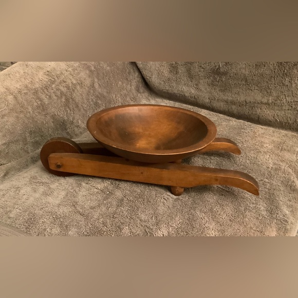 USA SMALL WOODEN WHEEL BARREL & BOWL - Picture 3 of 9